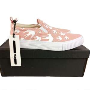 McQ by Alexander McQueen Swallow Canvas Slip-On Sneakers Pink White